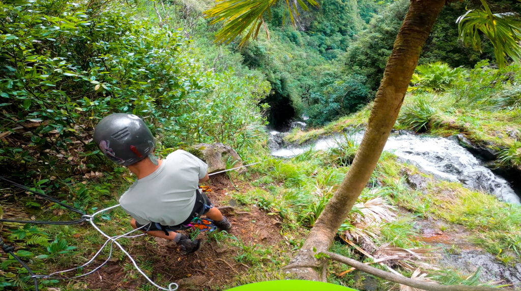 rappelling waterfalls on oahu